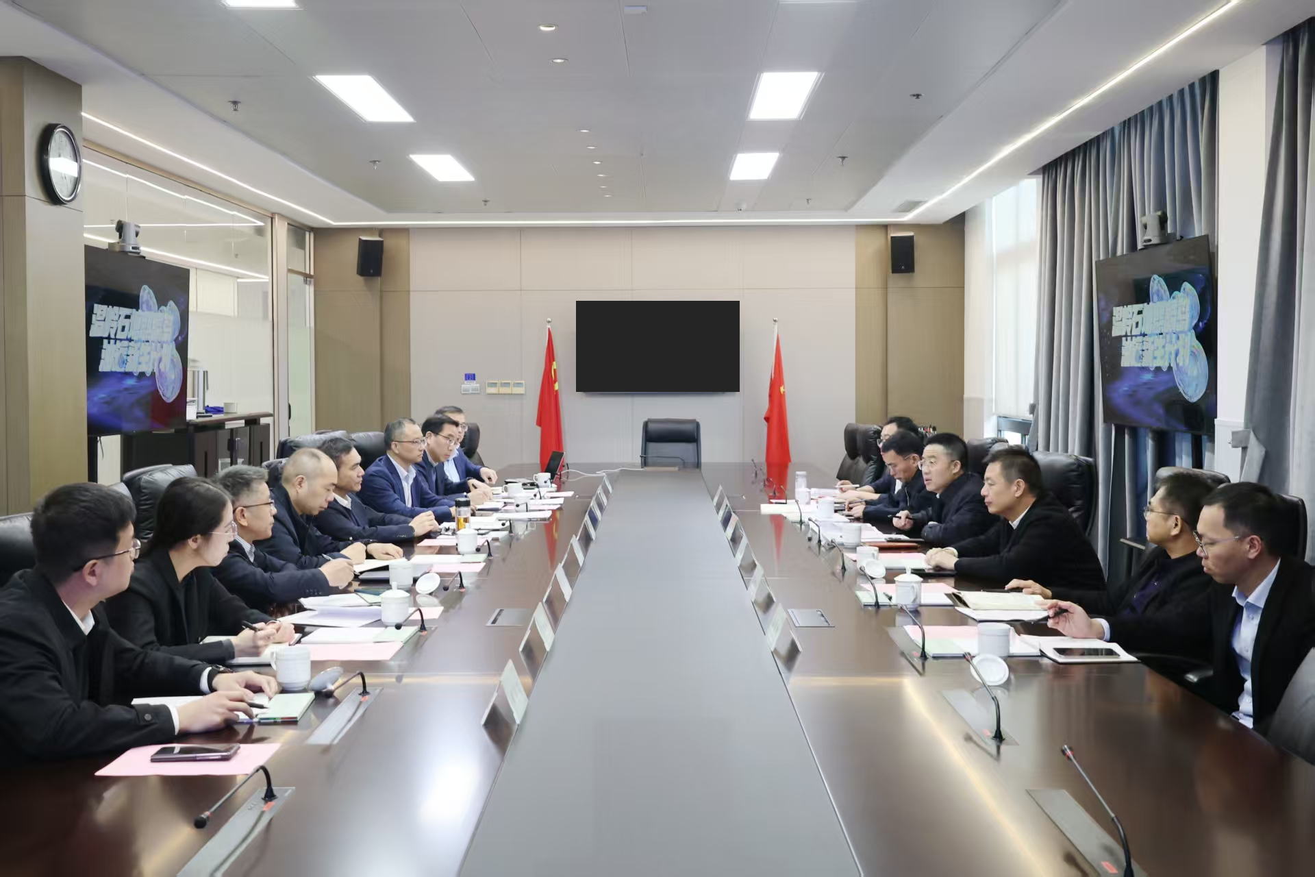 溫嶺市委書記、市長(zhǎng)馬厲財(cái)一行到訪省二輕集團(tuán)