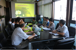 二輕商業(yè)公司黨總支組織“三嚴三實”專題教育第一專題學(xué)習(xí)研討