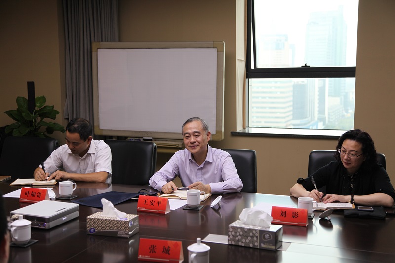 浙江旅游集團(tuán)黨委副書(shū)記王安平一行來(lái)二輕集團(tuán)交流工作