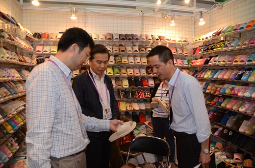 沈志云總經(jīng)理考察下屬公司第112屆廣交會(huì)參展情況