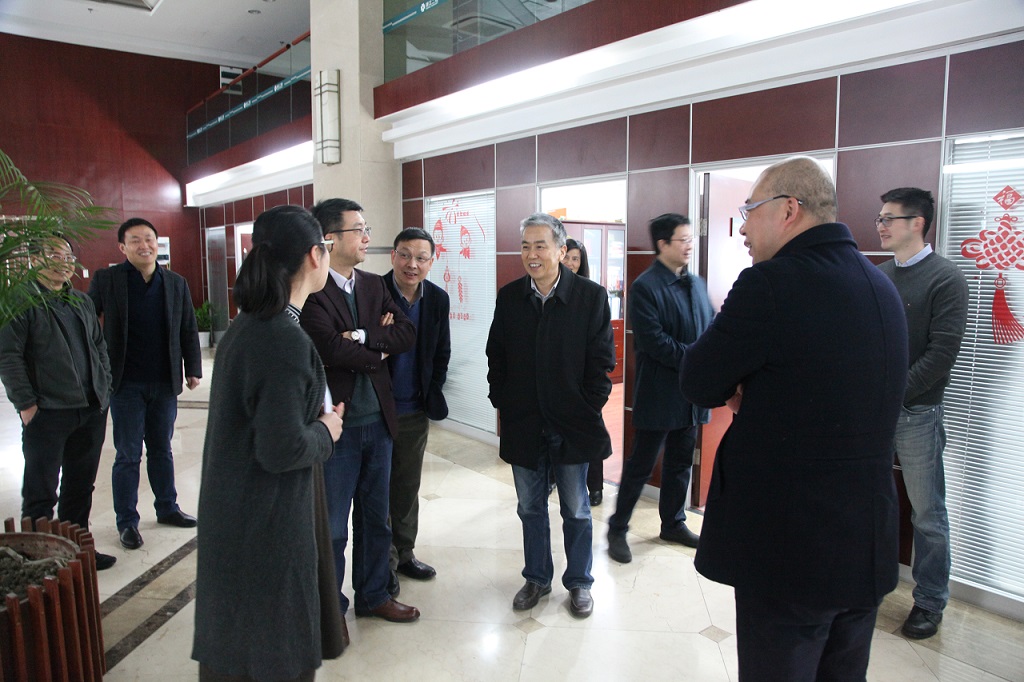 集團(tuán)公司領(lǐng)導(dǎo)新年上班第一天走訪慰問(wèn)干部員工