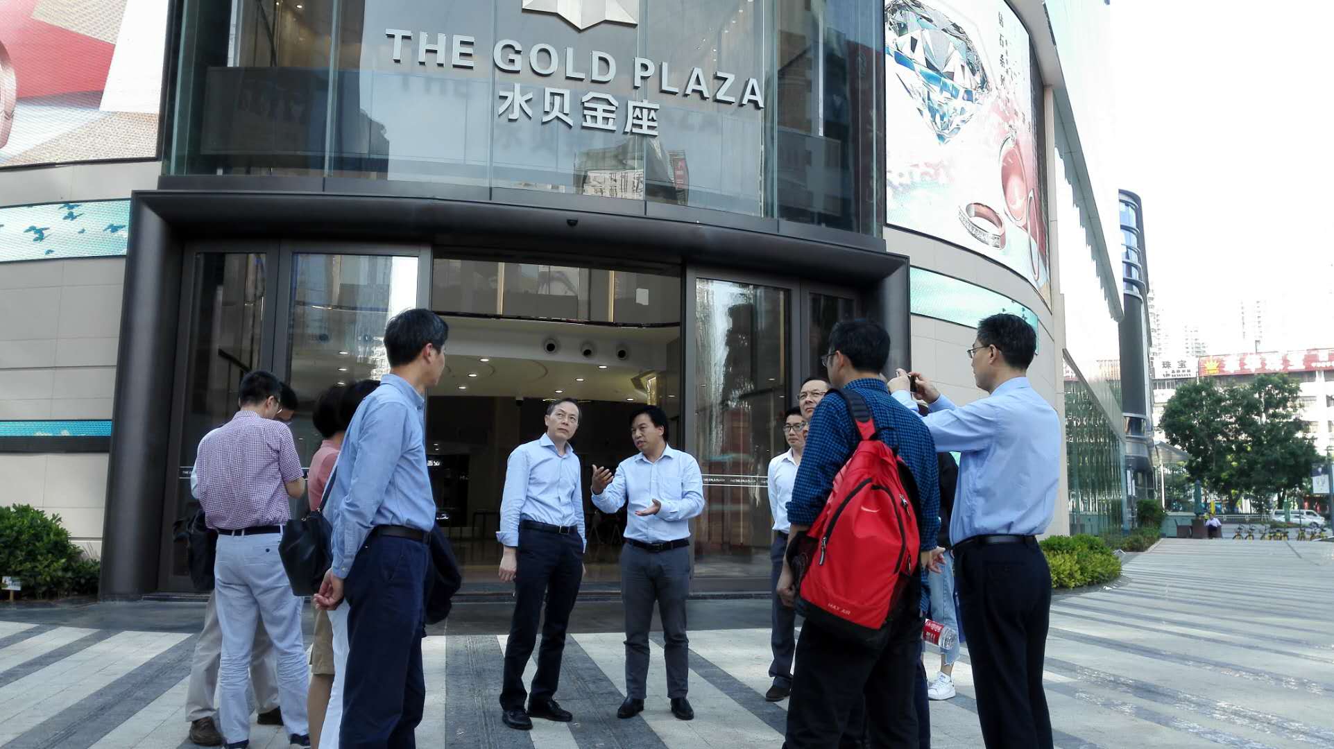 集團公司黨委書記、總經理虞岳明帶隊考察深圳工藝美術行業(yè)