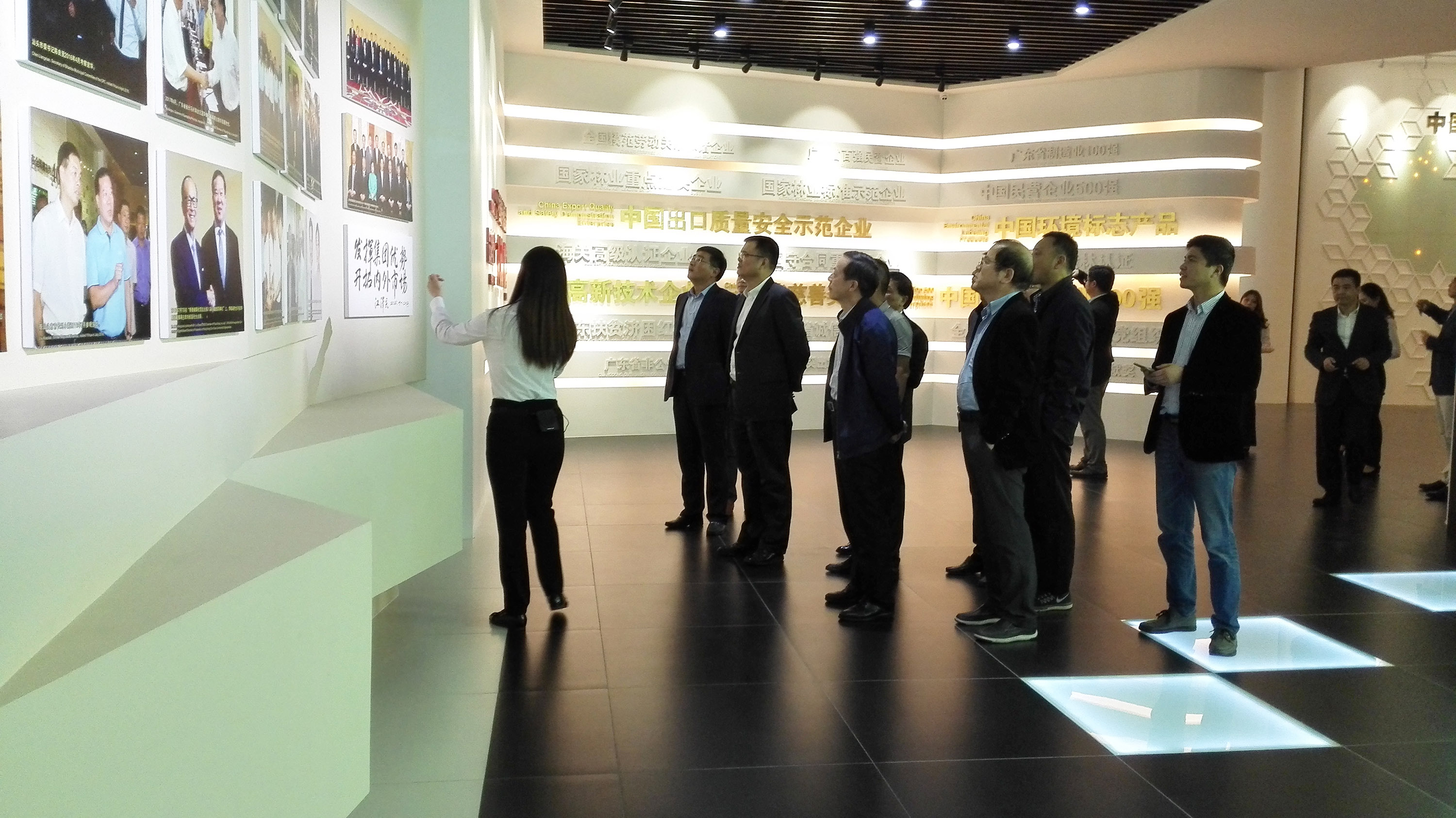 集團(tuán)公司黨委書記、總經(jīng)理虞岳明一行赴宜華集團(tuán)洽談合作