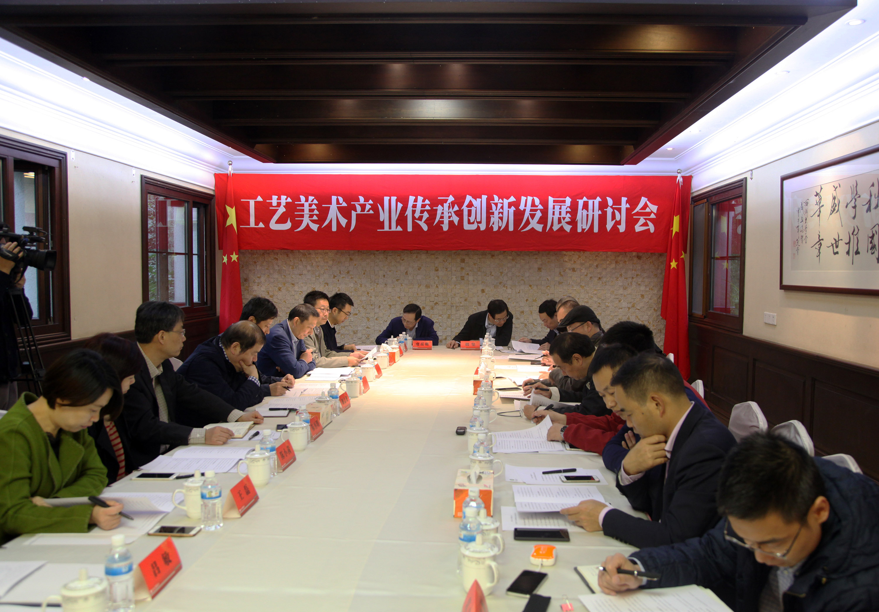 集團(tuán)與西湖大學(xué)堂聯(lián)合召開工藝美術(shù)產(chǎn)業(yè)發(fā)展規(guī)劃論證會