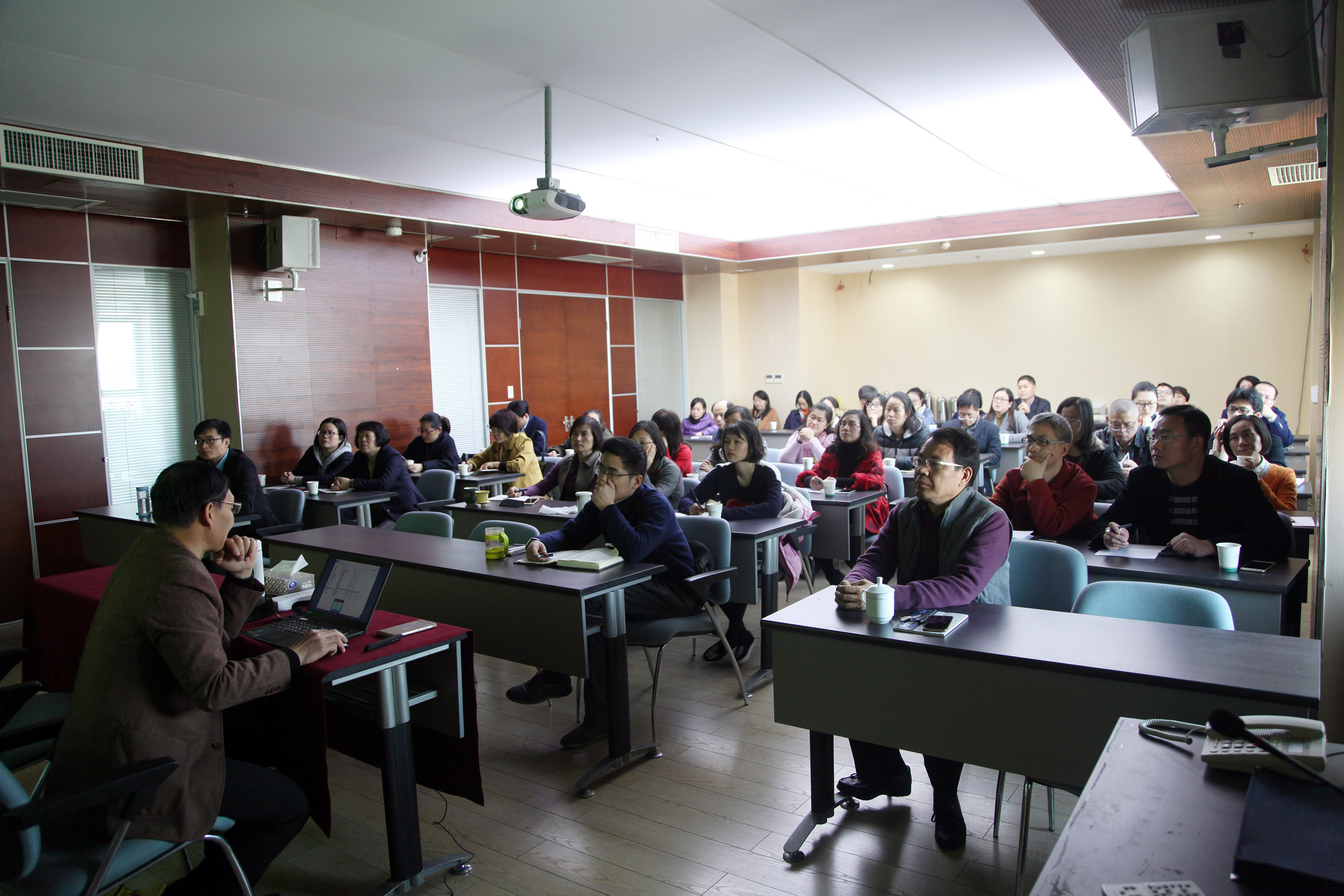 提升財(cái)務(wù)專業(yè)技能，助力“雙輪驅(qū)動(dòng)”戰(zhàn)略——集團(tuán)公司舉辦財(cái)務(wù)培訓(xùn)會議