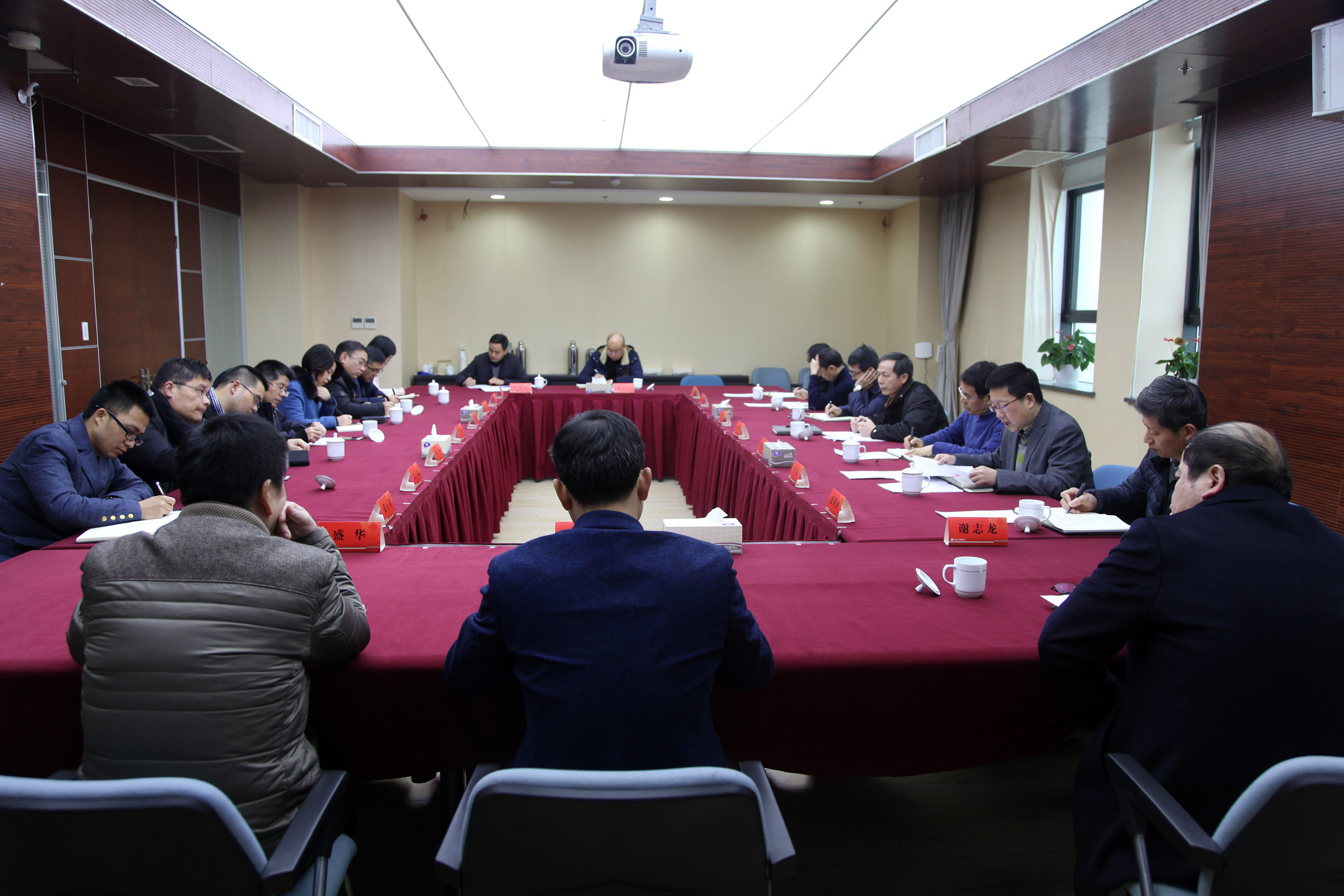 集團(tuán)公司召開(kāi)黨委（擴(kuò)大）會(huì)議傳達(dá)學(xué)習(xí)黨的十九屆二中全會(huì)、十九屆中央紀(jì)委二次全會(huì)精神