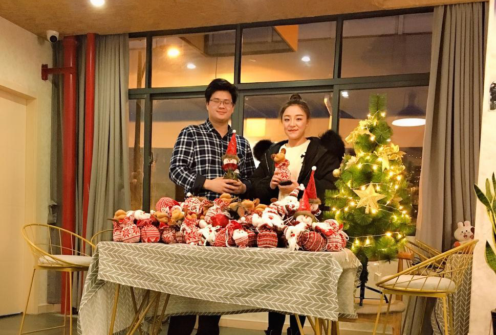 濃情圣誕 溫暖你我 — 商業(yè)公司青年公寓