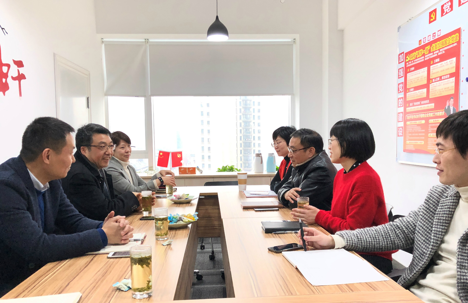 集團(tuán)領(lǐng)導(dǎo)帶隊(duì)來(lái)典當(dāng)公司送2019開年慰問