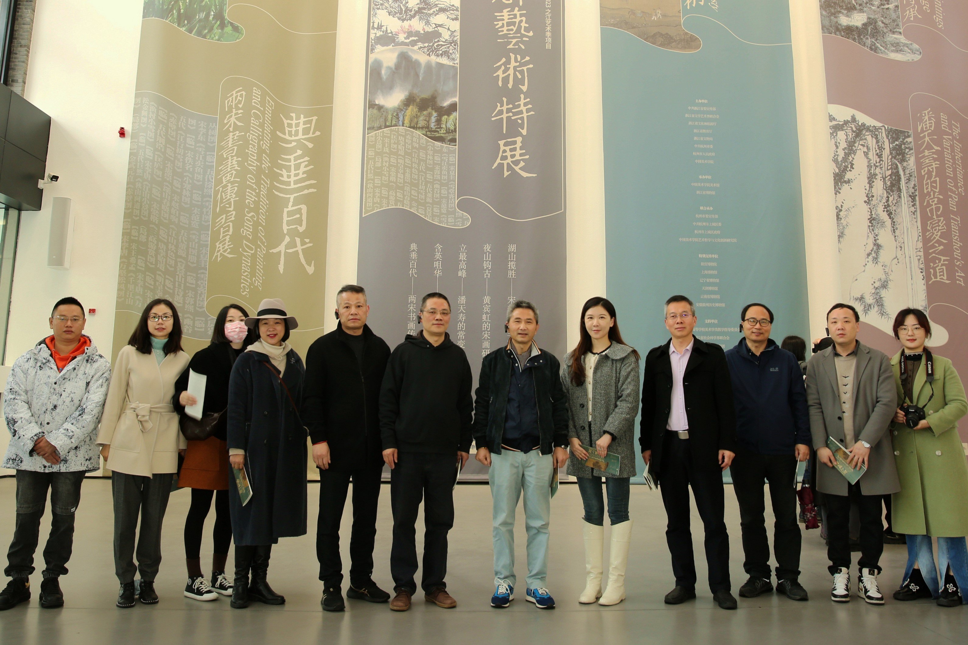 省二輕集團(tuán)組織工美文旅企業(yè)赴“宋韻今輝”藝術(shù)特展現(xiàn)場和德壽宮遺址博物館考察調(diào)研