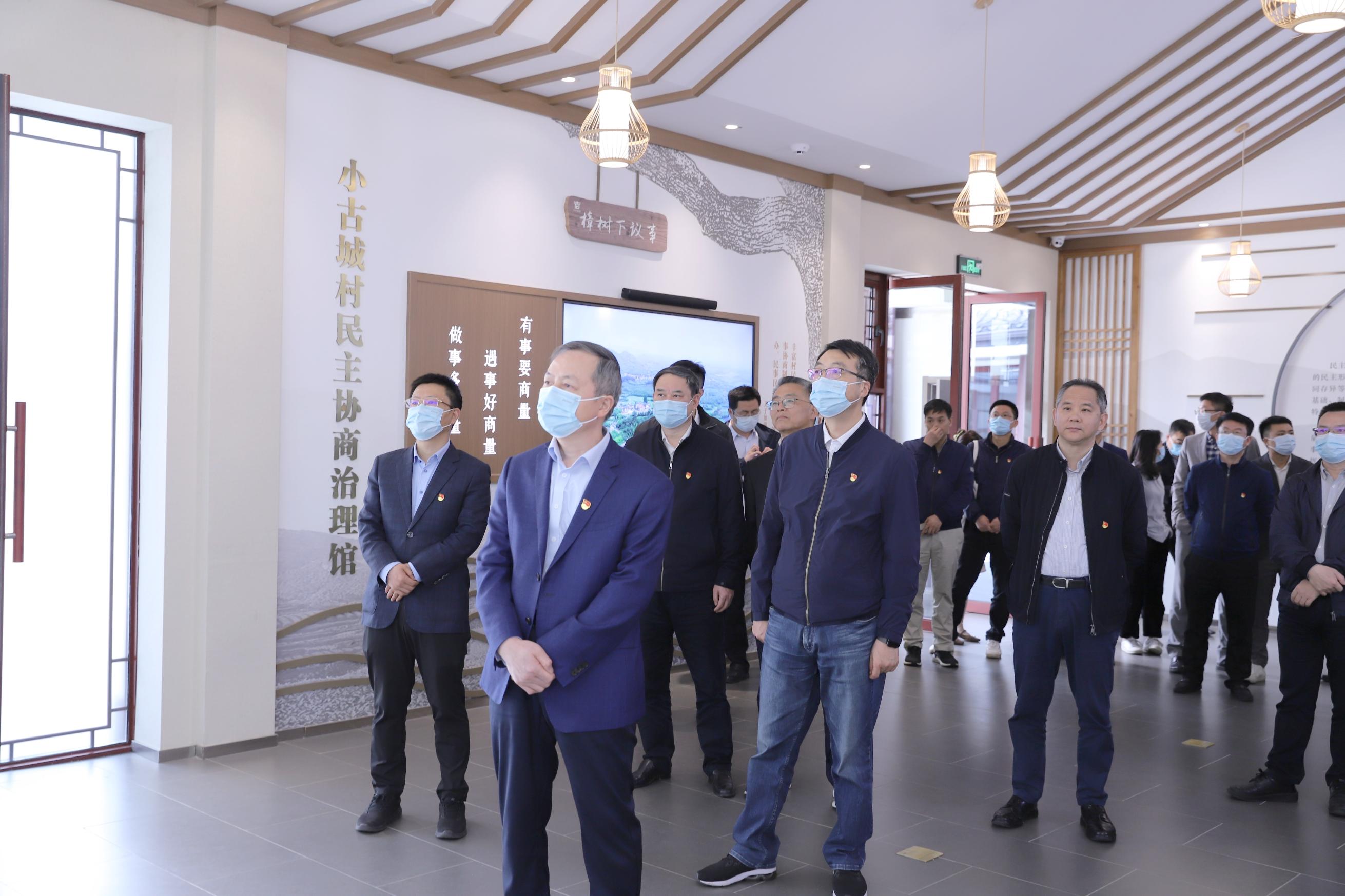 追尋領(lǐng)袖足跡 增強奮進動力 省二輕集團開展“循足跡 學(xué)思想 促踐行”主題教育現(xiàn)場學(xué)習(xí)活動