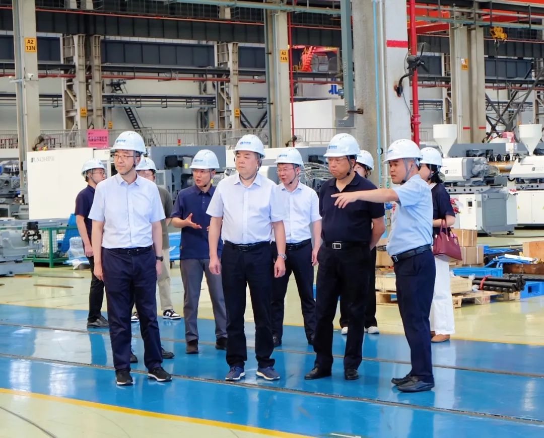 省委主題教育第十八巡回指導(dǎo)組到省二輕集團申達機器公司開展主題教育專題調(diào)研