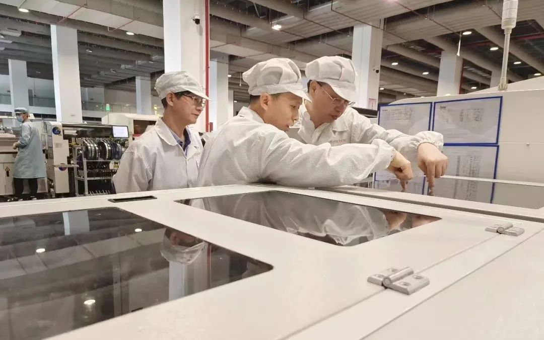 集團公司黨委書記、董事長楊勝杰一行赴紫光恒越調(diào)研智能工廠