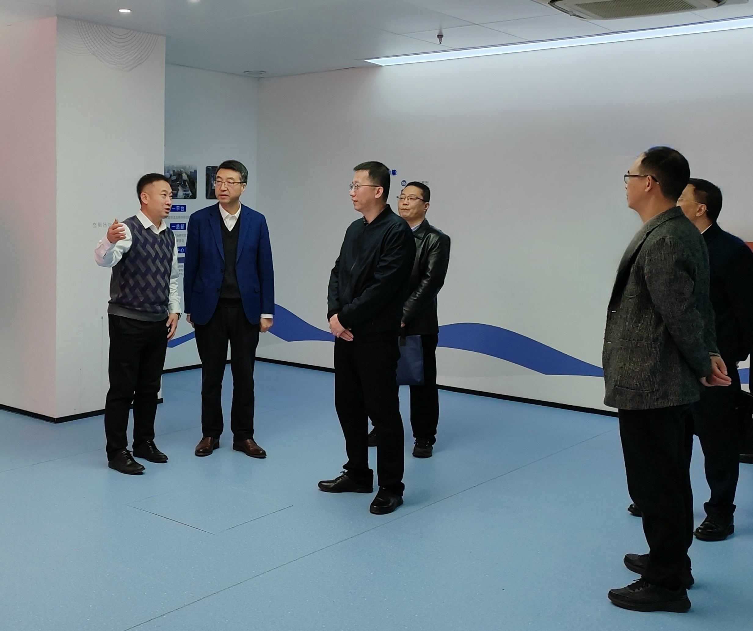 省國資委黨委委員、副主任陳孝在省二輕集團(tuán)開展“大走訪大調(diào)研大服務(wù)大解題”活動