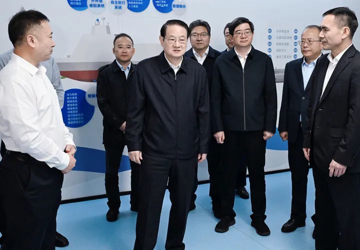 易煉紅調(diào)研省二輕集團省機電集團：牢牢抓住科技創(chuàng)新這個“牛鼻子”在推動高質(zhì)量發(fā)展上展現(xiàn)國企更大擔當作為