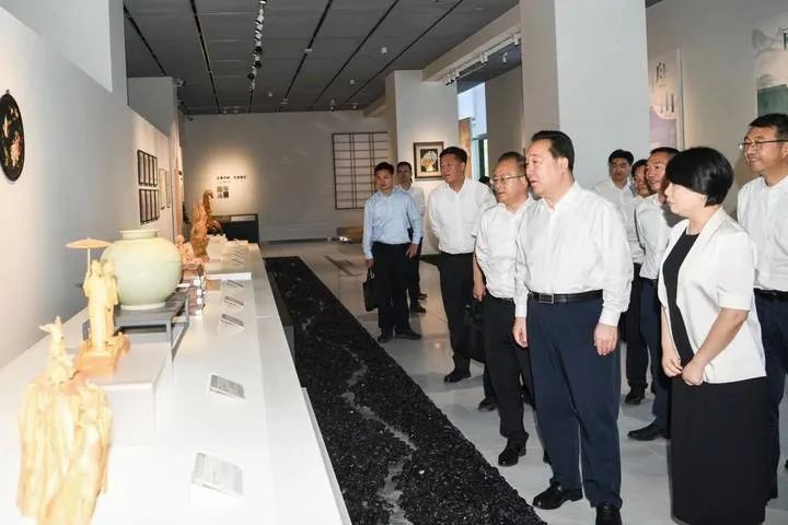 王浩在省機(jī)電集團(tuán)省二輕集團(tuán)調(diào)研時強(qiáng)調(diào) 著力開辟發(fā)展新領(lǐng)域新賽道 加快培育和壯大新質(zhì)生產(chǎn)力