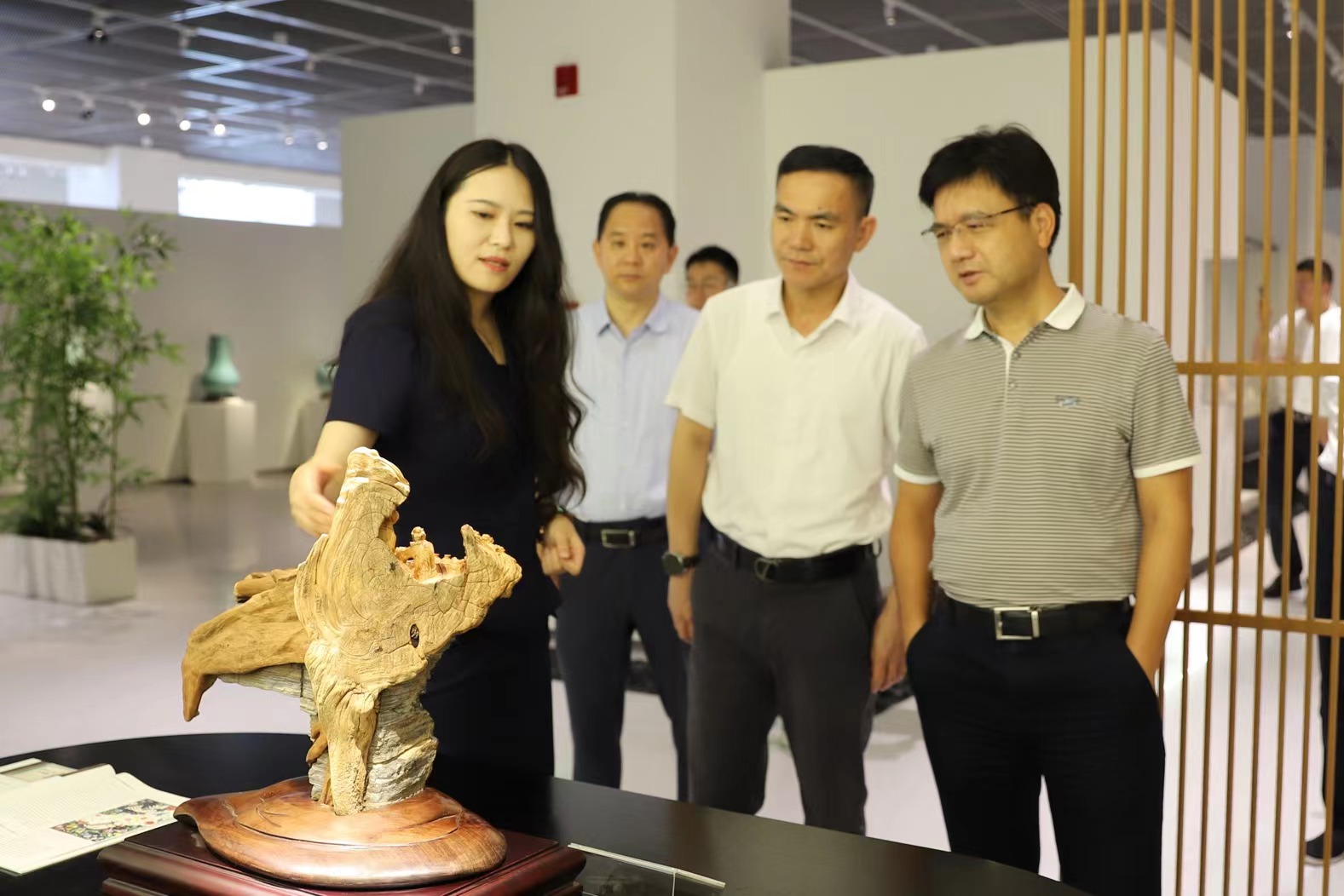 省國資委副主任董正泉一行到省二輕集團調(diào)研