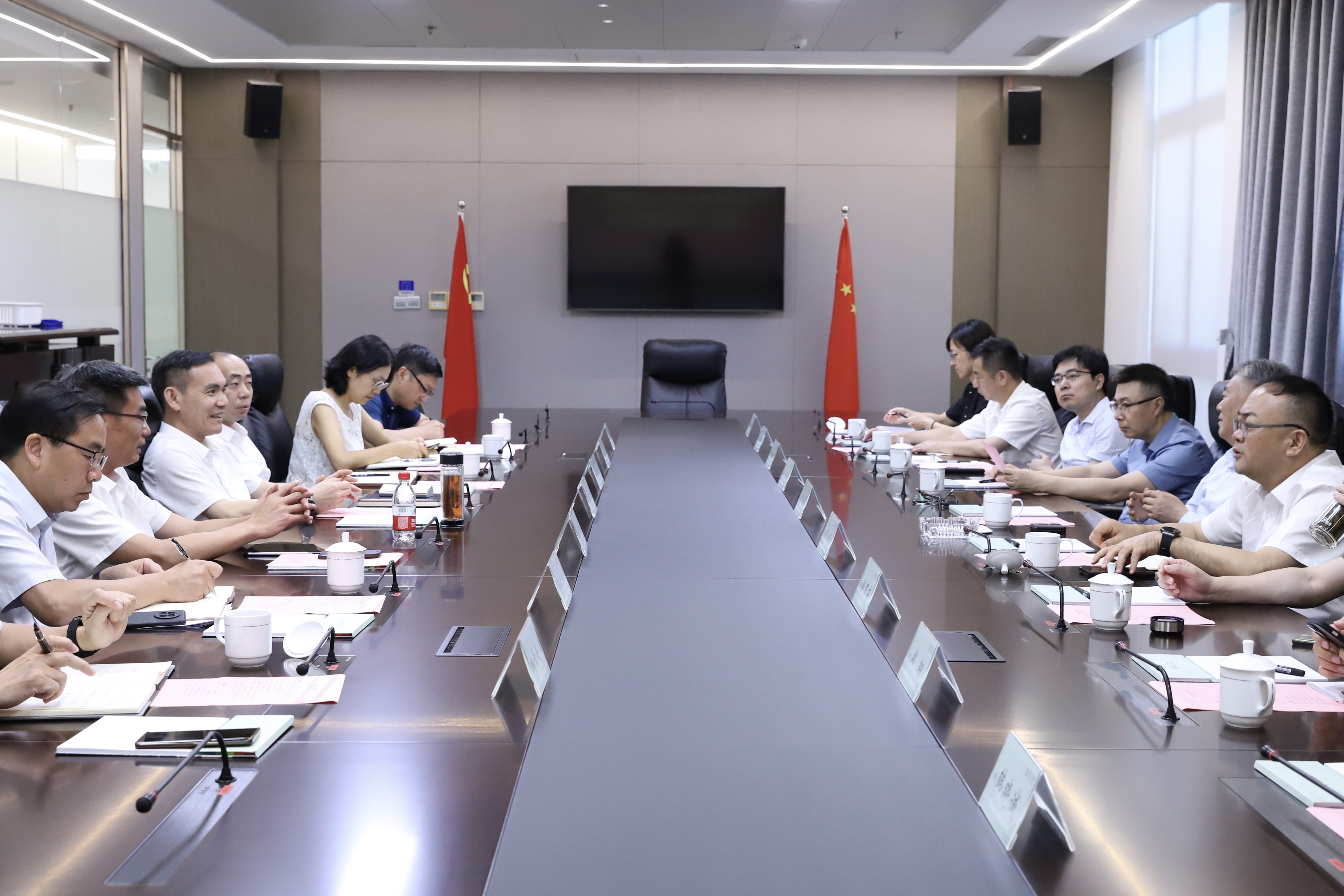 蘇州市政協(xié)副主席、常熟市委書記周勤第一行到訪省二輕集團