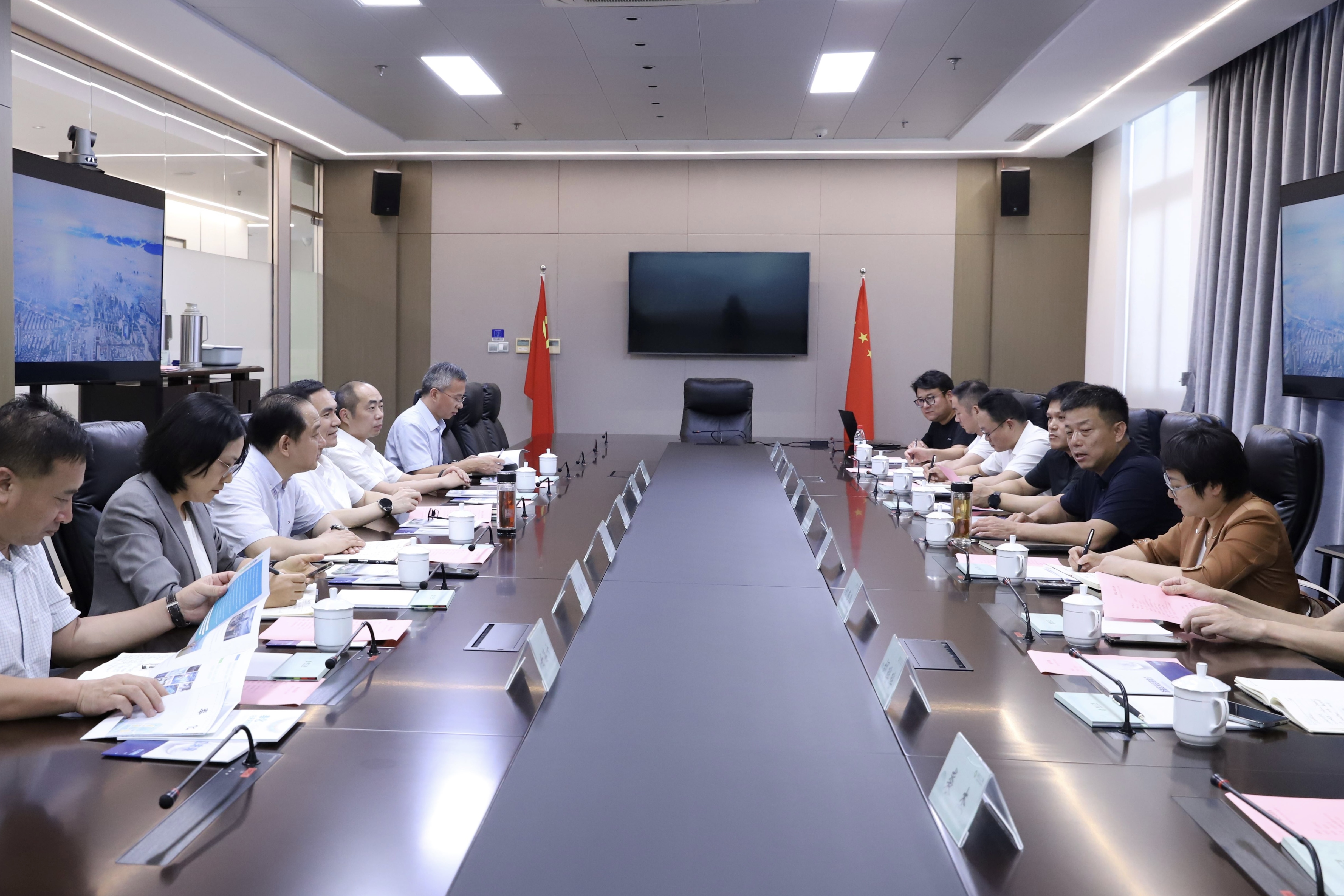 寧波市奉化區(qū)委書記胡永光一行到訪省二輕集團