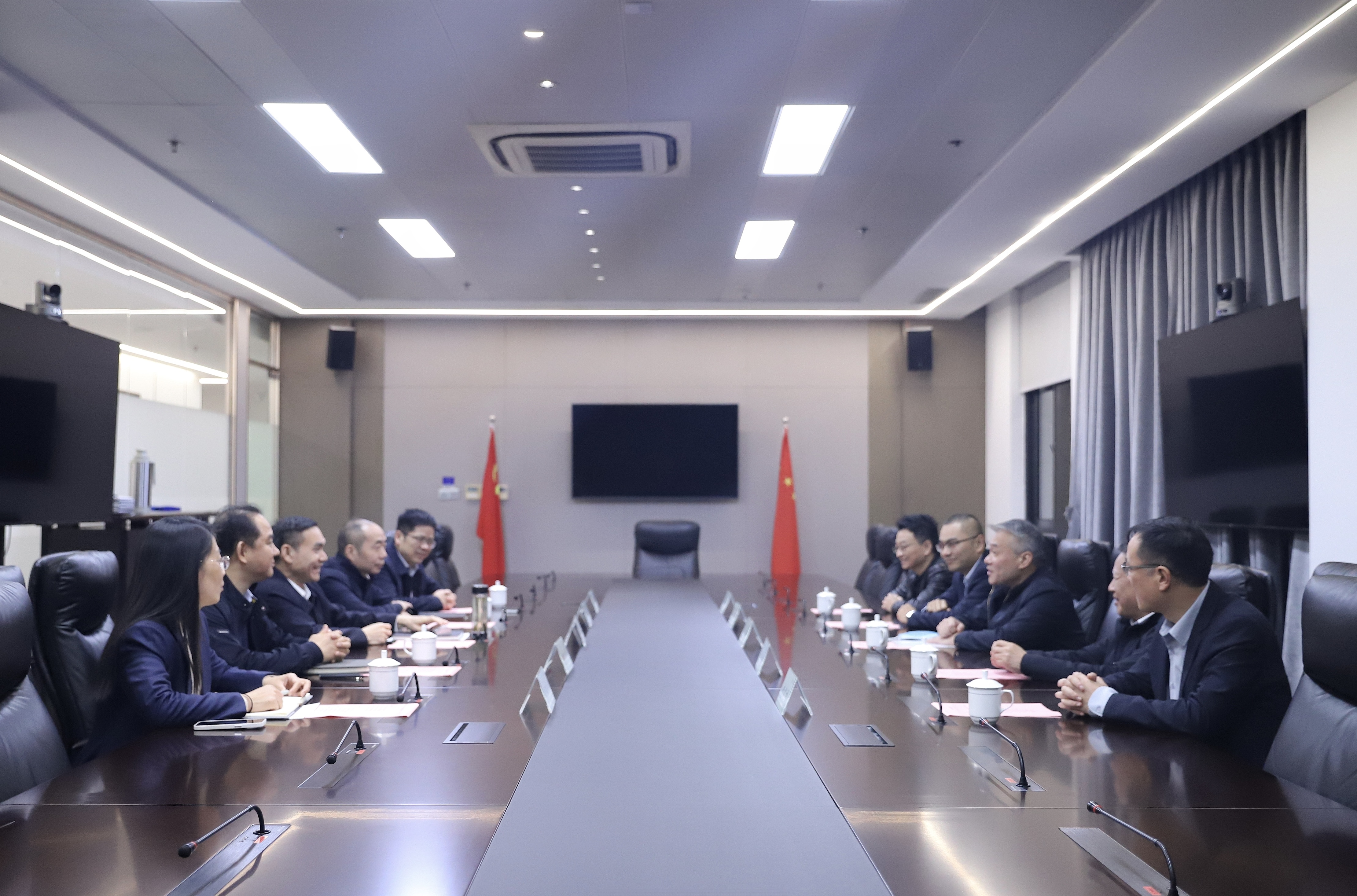 杭州金魚電器集團(tuán)一行到訪省二輕集團(tuán)