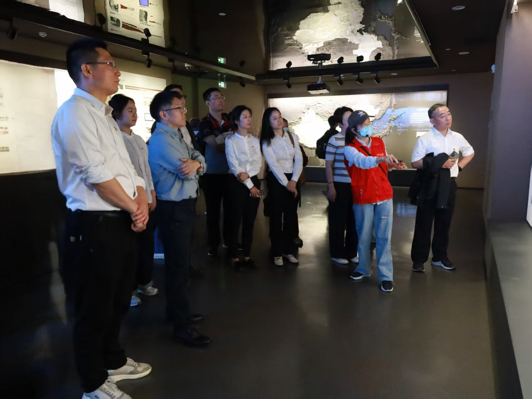 商業(yè)公司黨總支組織開(kāi)展“循跡溯源學(xué)思想促踐行”活動(dòng)